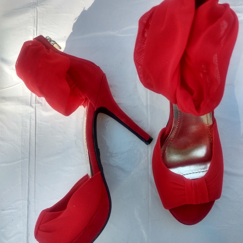 Anne Michelle Red heels